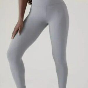 ATHLETA Salutation Stash High Rise 7/8 Legging Size Medium